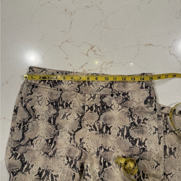Chicos Pull on Jegging Snake Print Women's Pants Size .5 - Picture 9 of 11